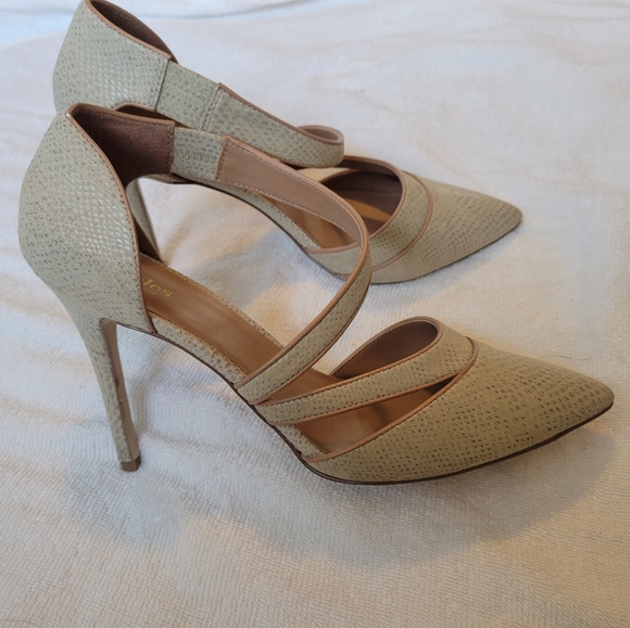 Charles by Charles David Heel 10 - Picture 1 of 8